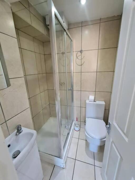 Lovely En-Suite Bedroom Лондон Екстериор снимка